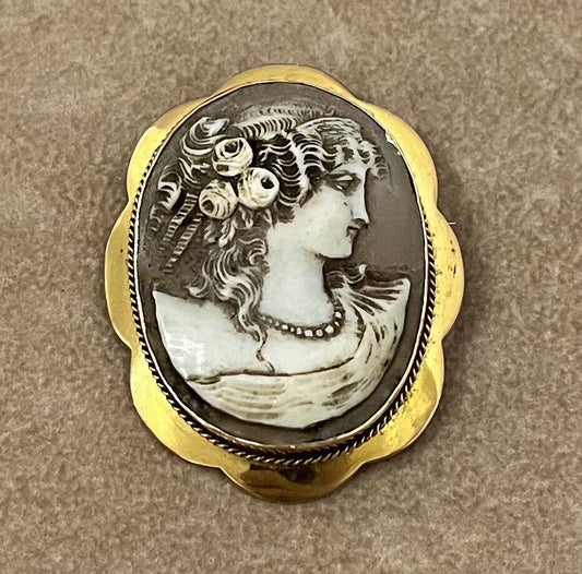 Large 9ct Yellow Gold Cameo Brooch/Pendant